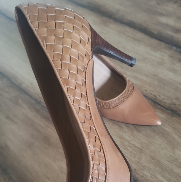 Joan and David luxe series leather shoes - Picture 3 of 8